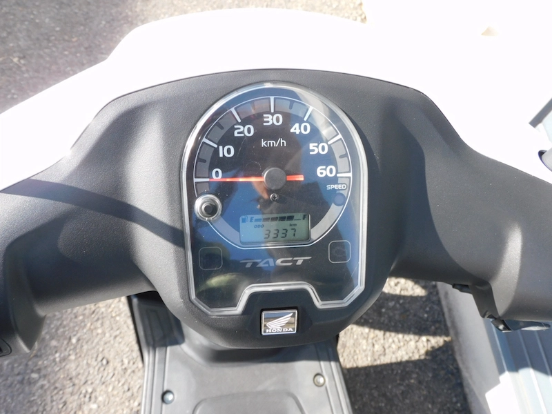 中古車 ホンダ タクト(TACT) ベーシック ホワイト メーターパネル 2025年12月16日
