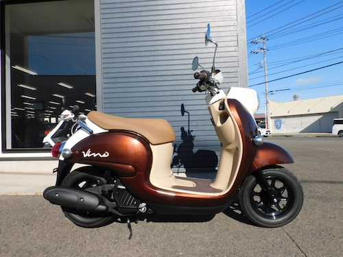 中古車　ヤマハ　ビーノ（Ｖｉｎｏ）　ブラウン　みぎ側２　２０２５年１２月２８日