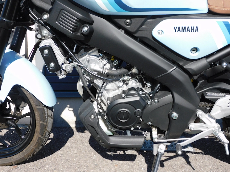 中古車 ヤマハ XSR125ABS ライトブルー エンジン左 2025年12月16日