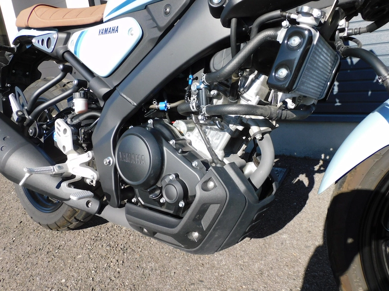 中古車 ヤマハ XSR125ABS ライトブルー エンジン右 2025年12月16日