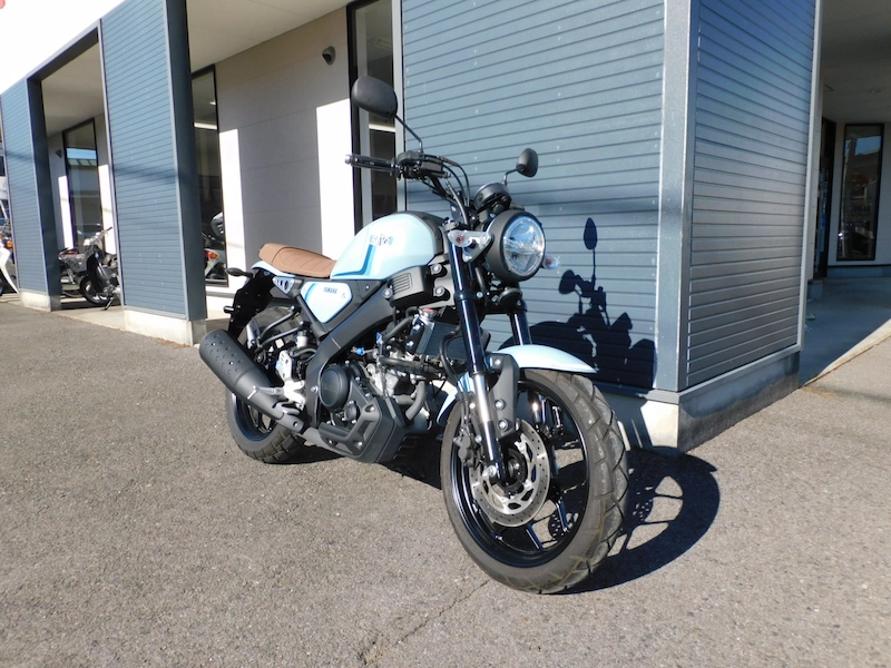 中古車 ヤマハ XSR125ABS ライトブルー 右まえ側 2025年12月16日