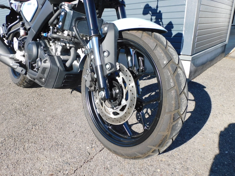 中古車 ヤマハ XSR125ABS ライトブルー フロントホイール右 2025年12月16日