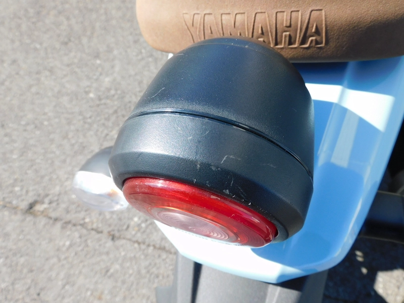 中古車 ヤマハ XSR125ABS ライトブルー テールランプの傷 2025年12月16日