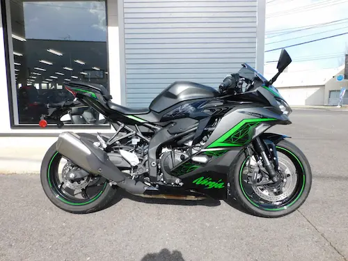中古車　カワサキ　Ｎｉｎｊａ　ＺＸ－２５Ｒ　ＳＥ　マットグレイ　みぎ側２　２０２６年１月