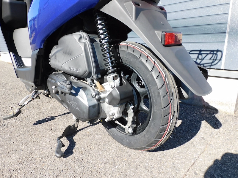 中古車 ヤマハ JOGDX (ジョグデラックス) ブルー リヤホイール左 2026年1月12日