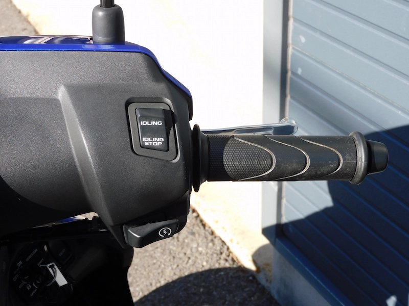 中古車 ヤマハ JOGDX (ジョグデラックス) ブルー アイドリングストップスイッチ 2026年1月12日