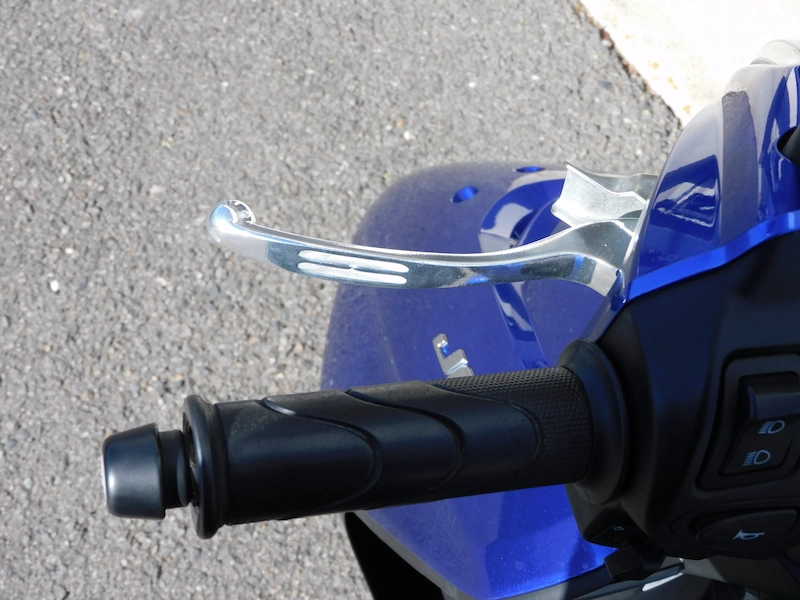 中古車 ヤマハ JOGDX (ジョグデラックス) ブルー 左ブレーキレバー 2026年1月12日