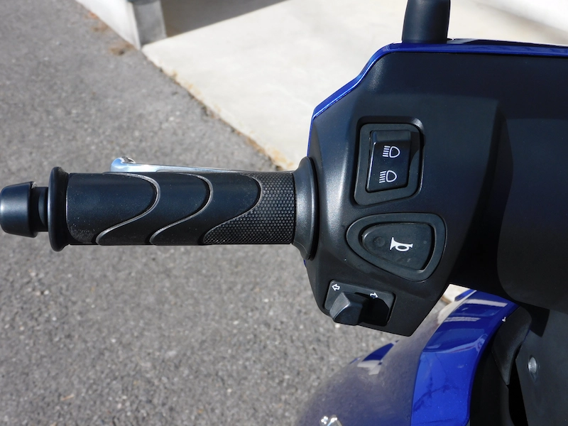 中古車 ヤマハ JOGDX (ジョグデラックス) ブルー 左ハンドル 2026年1月12日