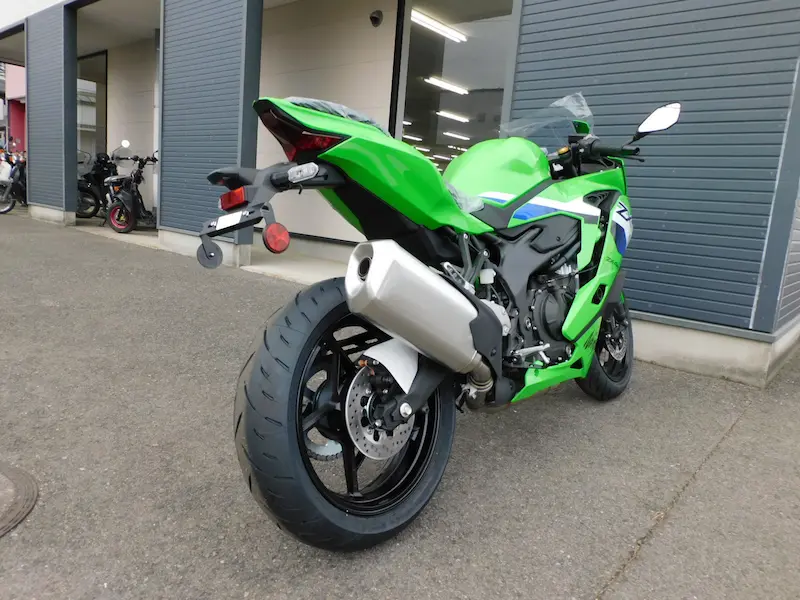 新車 カワサキ Ninja ZX-4RR グリーン 右うしろ側 2026年2月26日