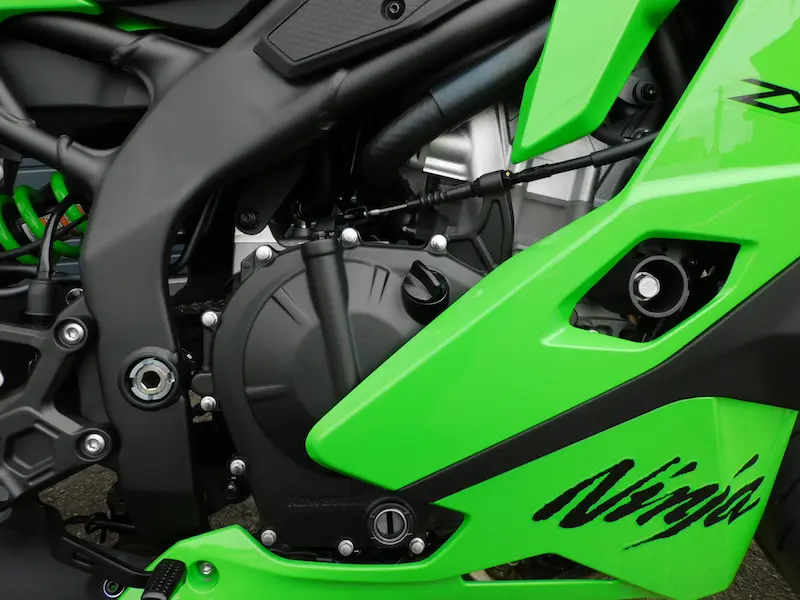 新車 カワサキ Ninja ZX-4RR グリーン エンジン右 2026年2月26日