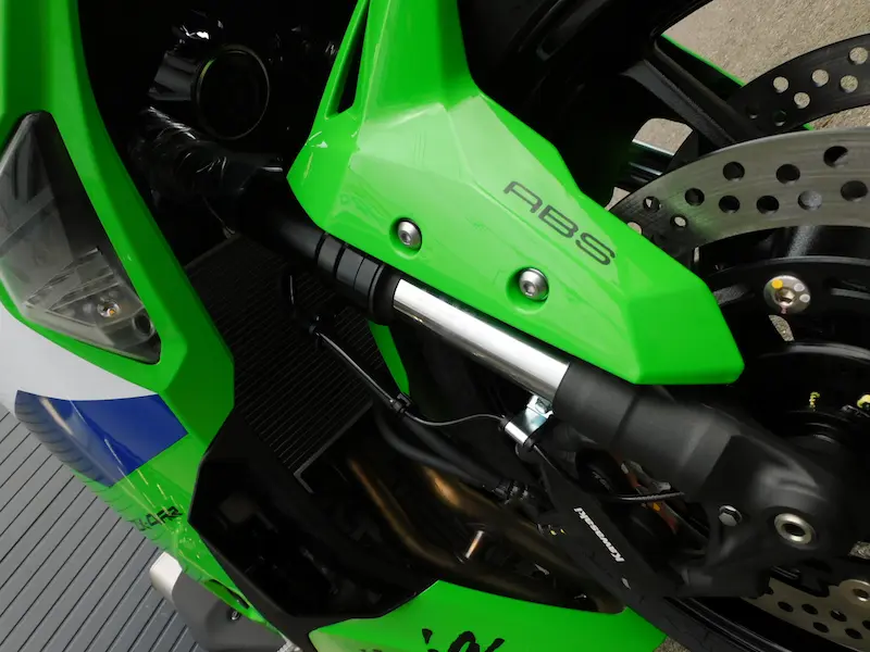 新車 カワサキ Ninja ZX-4RR グリーン フロントフォーク 2026年2月26日