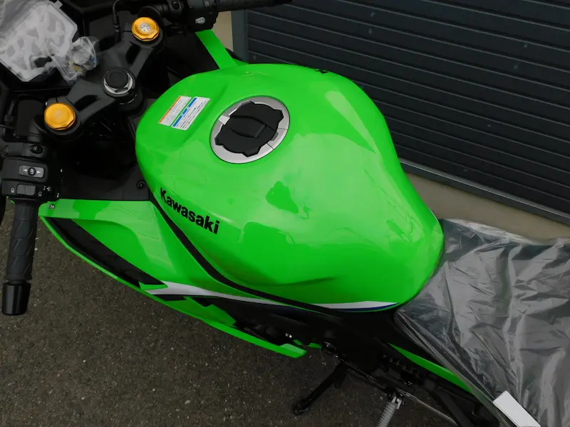 新車 カワサキ Ninja ZX-4RR グリーン ガソリンタンク 2026年2月26日