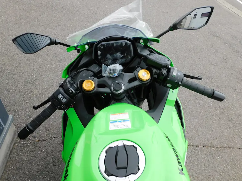 新車 カワサキ Ninja ZX-4RR グリーン ハンドル周り 2026年2月26日