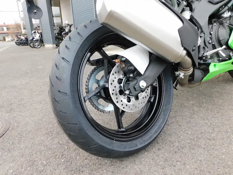 新車 カワサキ Ninja ZX-4RR グリーン リアホイール右 2026年2月26日