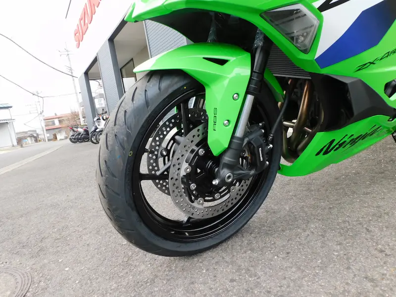 新車 カワサキ Ninja ZX-4RR グリーン フロントホイール左 2026年2月26日