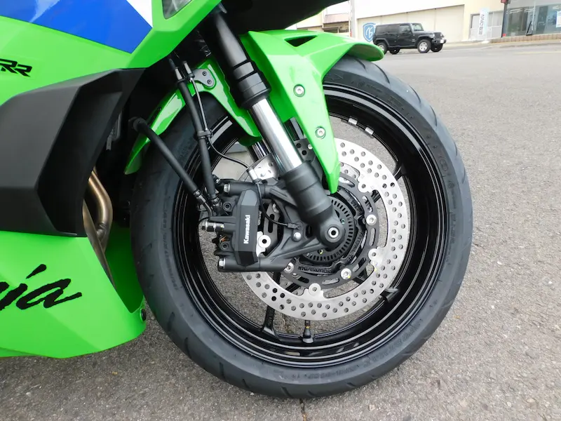 新車 カワサキ Ninja ZX-4RR グリーン フロントホイール右 2026年2月26日