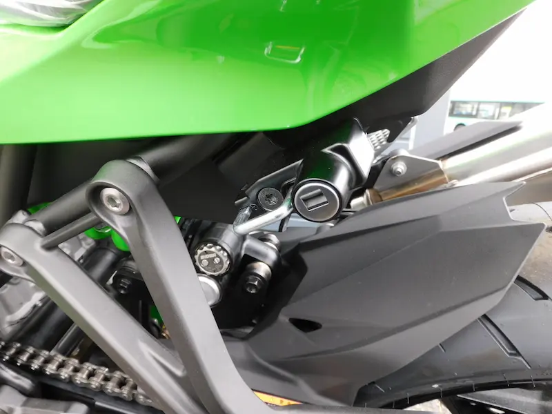 新車 カワサキ Ninja ZX-4RR グリーン ヘルメットホルダー 2026年2月26日