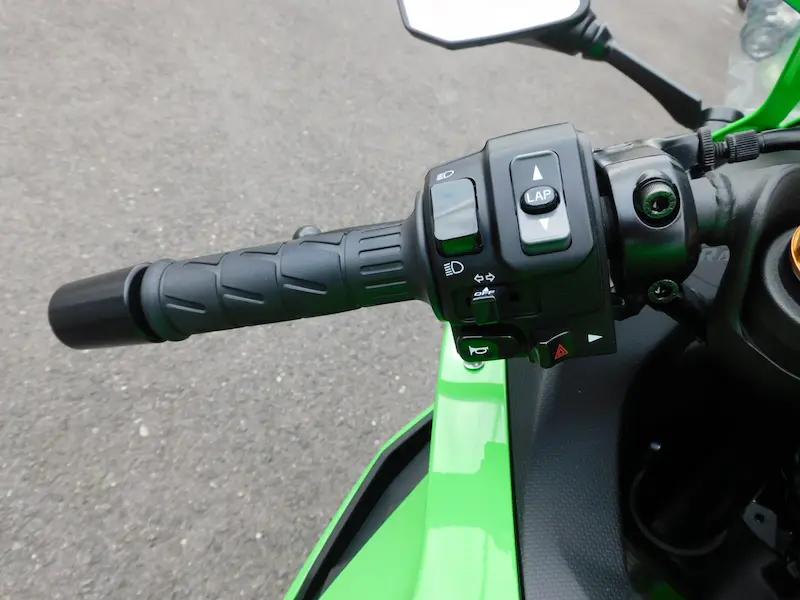 新車 カワサキ Ninja ZX-4RR グリーン ハンドル左 2026年2月26日