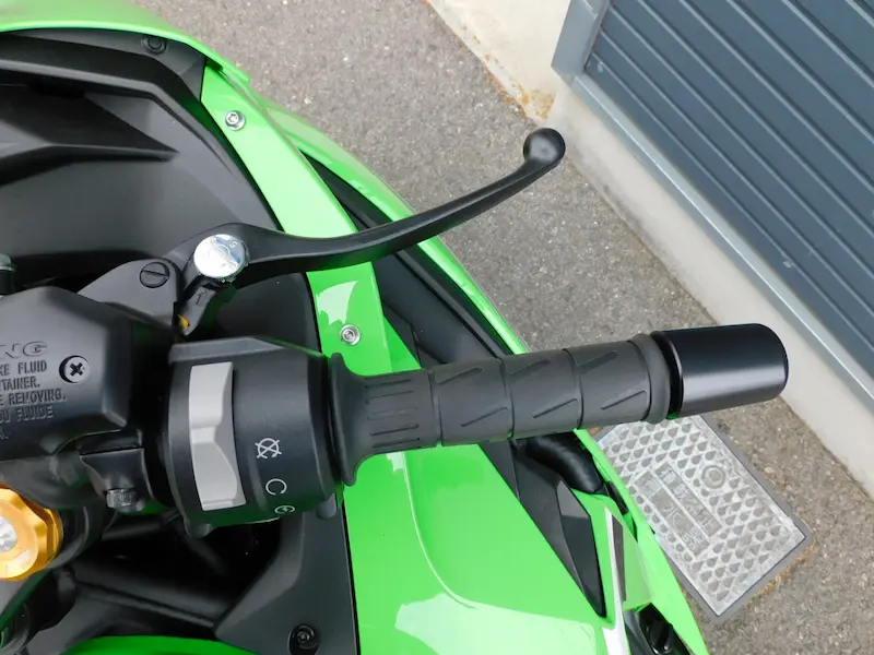 新車 カワサキ Ninja ZX-4RR グリーン ハンドルレバー右 2026年2月26日