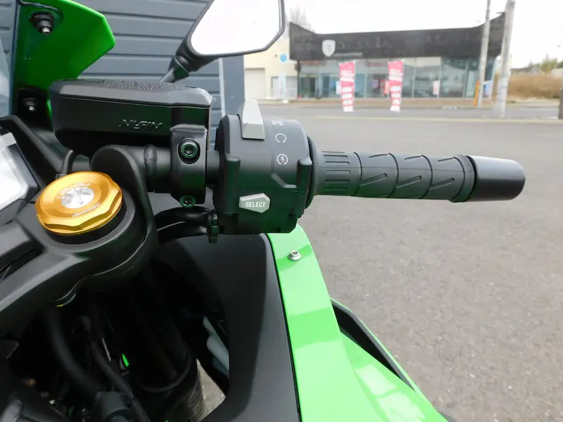 新車 カワサキ Ninja ZX-4RR グリーン ハンドル右 2026年2月26日