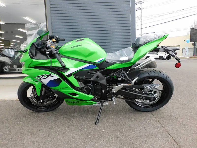 新車 カワサキ Ninja ZX-4RR グリーン ひだり側 2026年2月26日