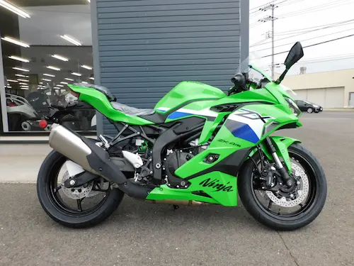 新車　カワサキ　Ｎｉｎｊａ　ＺＸ－４ＲＲ　グリーン　みぎ側２　２０２６年２月２６日