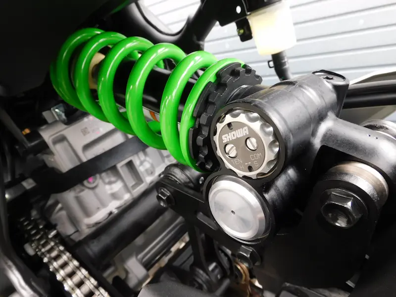 新車 カワサキ Ninja ZX-4RR グリーン リアサスペンション左 2026年2月26日