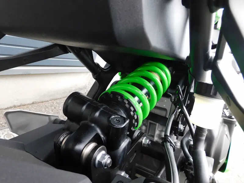 新車 カワサキ Ninja ZX-4RR グリーン リアサスペンション右 2026年2月26日