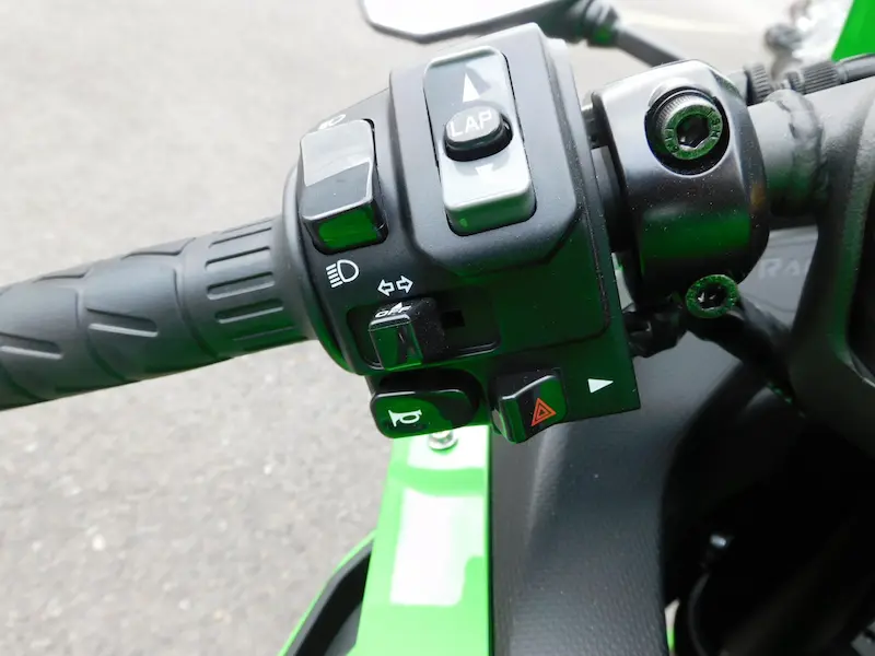 新車 カワサキ Ninja ZX-4RR グリーン ハンドルスイッチ左 2026年2月26日