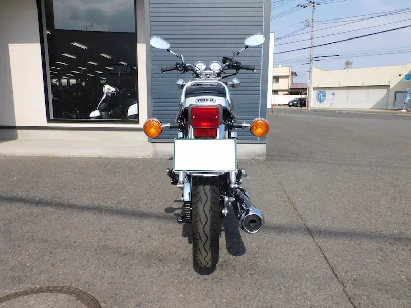 中古車 ヤマハ SR400 final Edition グレイ/ホワイト うしろ側 2026年2月17日