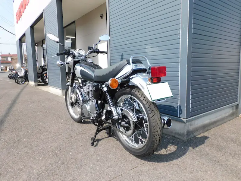 中古車 ヤマハ SR400 final Edition グレイ/ホワイト 左うしろ側 2026年2月17日