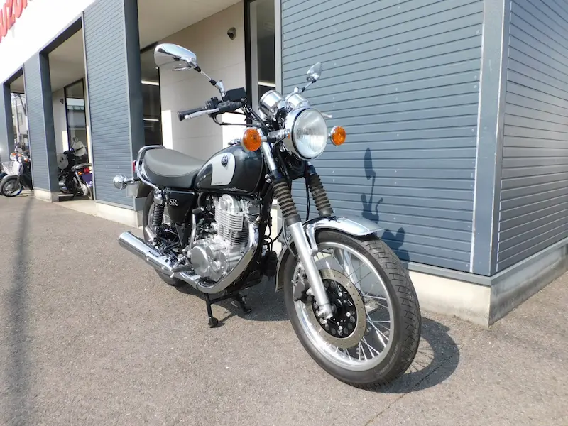 中古車 ヤマハ SR400 final Edition グレイ/ホワイト 右まえ側 2026年2月17日