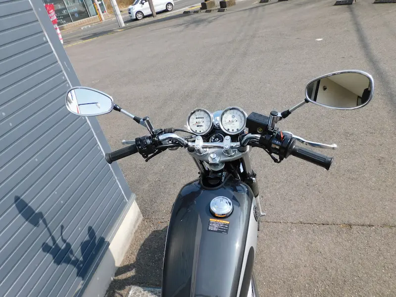 中古車 ヤマハ SR400 final Edition グレイ/ホワイト ハンドル周り 2026年2月17日