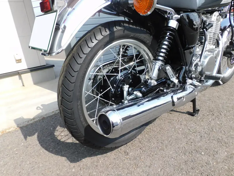 中古車 ヤマハ SR400 final Edition グレイ/ホワイト リヤホイール右 2026年2月17日