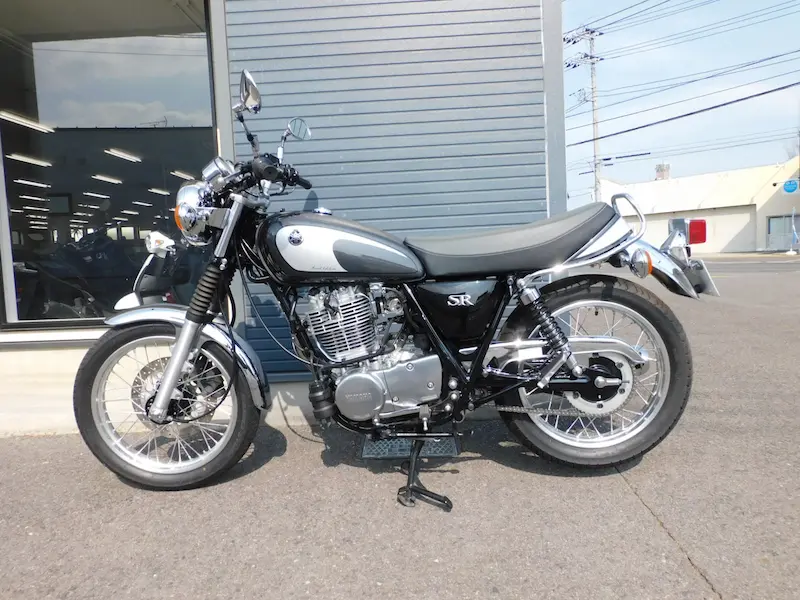 中古車 ヤマハ SR400 final Edition グレイ/ホワイト ひだり側 2026年2月17日