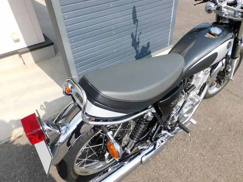 中古車 ヤマハ SR400 final Edition グレイ/ホワイト シート2 2026年2月17日