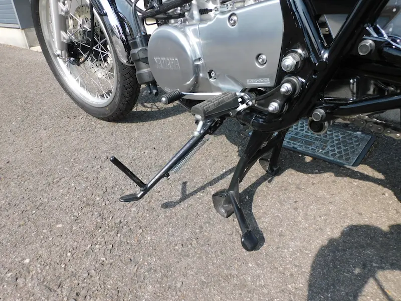 中古車 ヤマハ SR400 final Edition グレイ/ホワイト スタンド 2026年2月17日