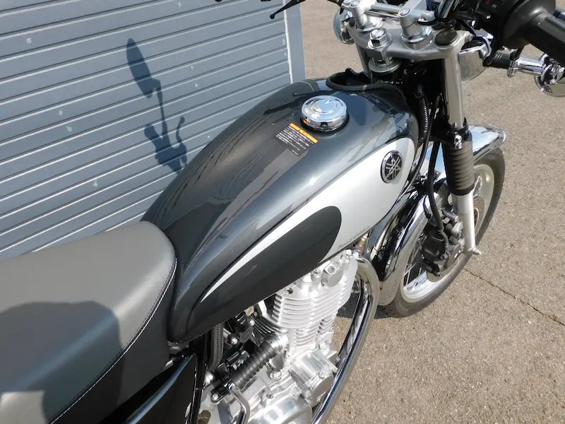 中古車 ヤマハ SR400 final Edition グレイ/ホワイト ガソリンタンク 2026年2月17日