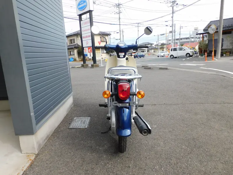 中古車 ホンダ スーパーカブ50 ブルー うしろ側 2026年3月1日