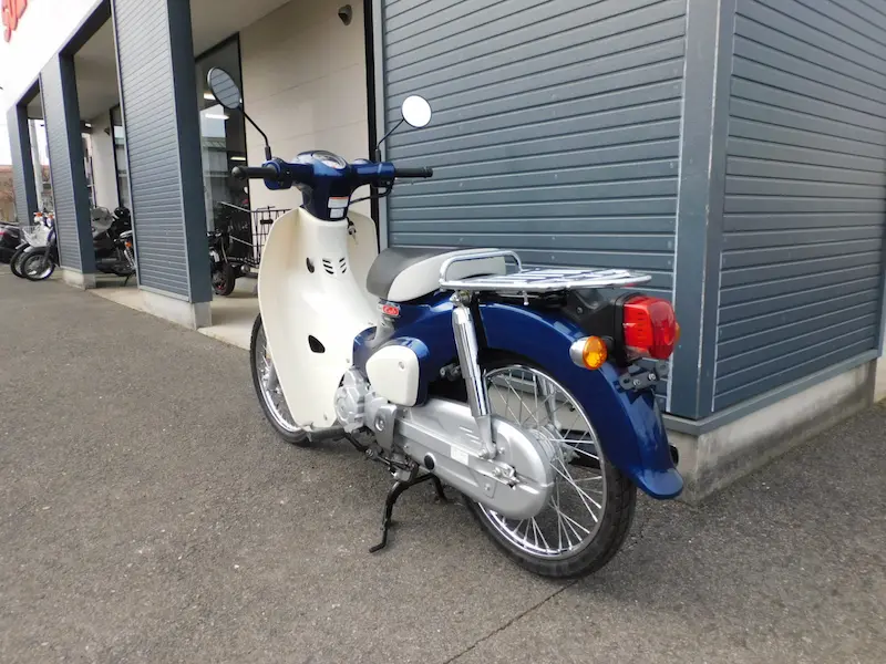 中古車 ホンダ スーパーカブ50 ブルー 左うしろ側 2026年3月1日