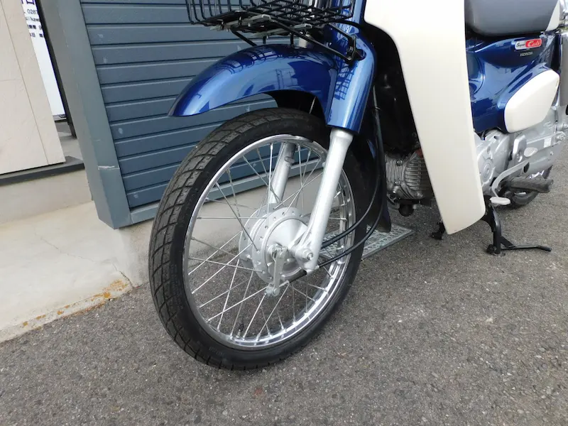 中古車 ホンダ スーパーカブ50 ブルー フロントホイール左 2026年3月1日